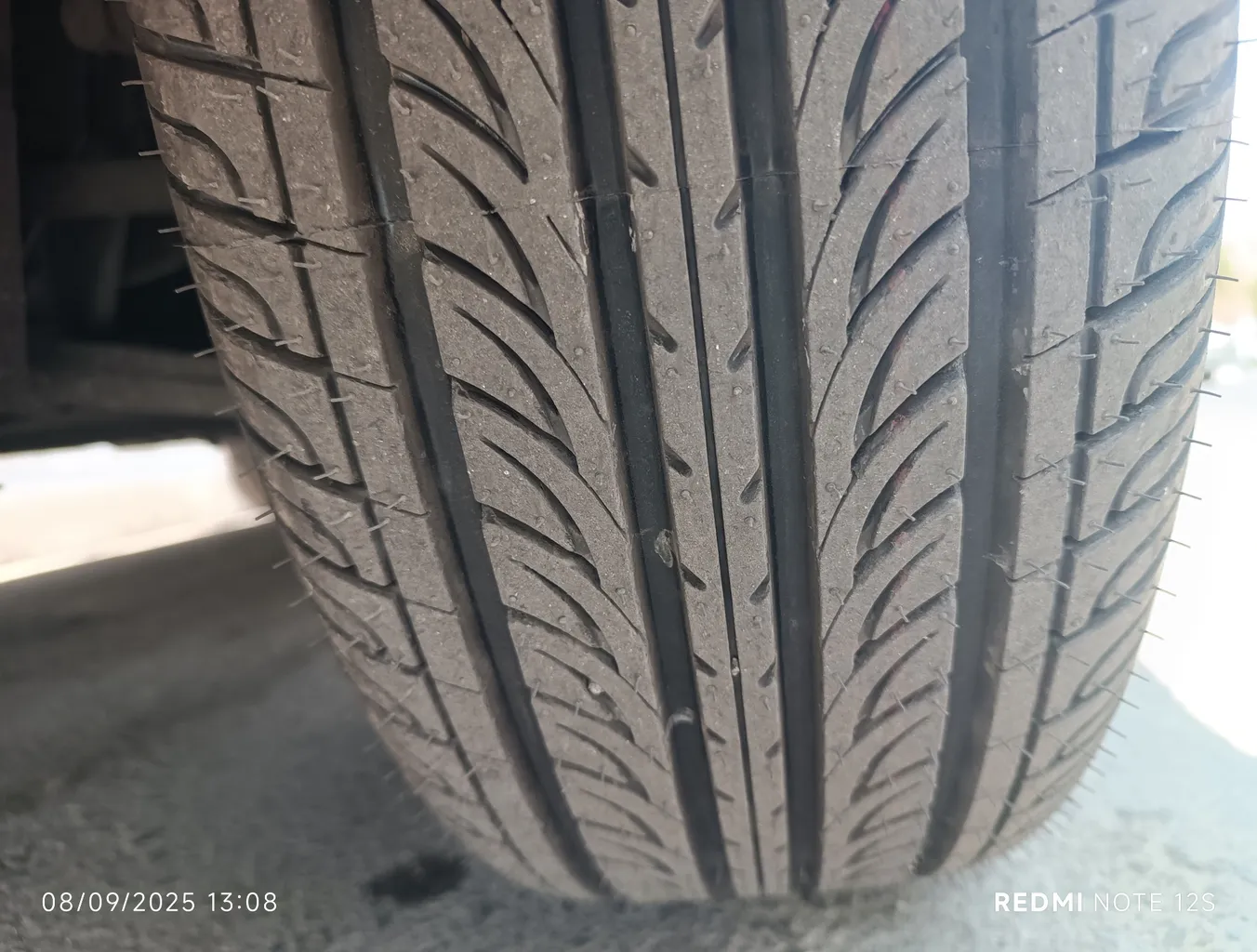 لاستیک خودرو یزد تایر مدل URANUS سایز 15 / 65 / 195 میلی‌متر تولید سال 2022 - 2 حلقه