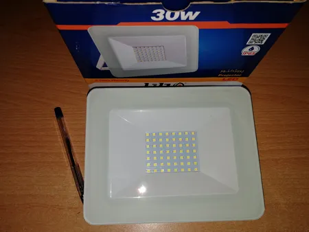 پروژکتور ال ای دی 30 وات دلتا