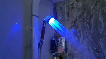 سردوش حمام مدل B590