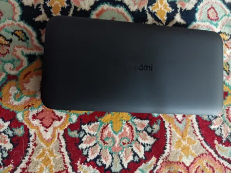 پاوربانک 10 وات شیائومی مدل Redmi ظرفیت 10000 میلی آمپر ساعت به همراه کابل تبدیل microUSB