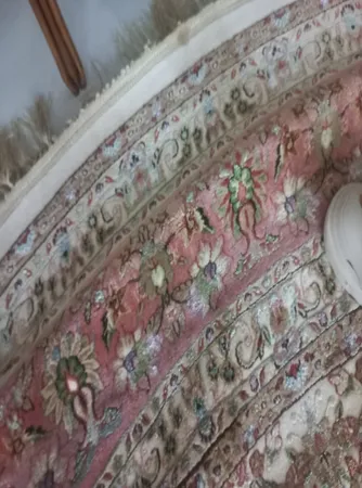 فرش ماشینی رادین اصفهان طرح گرد گل رز رنگ زمینه صدفی