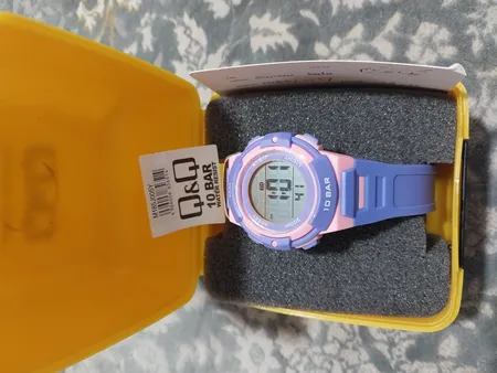 ساعت مچی دیجیتال بچگانه کیو اند کیو مدل M185J005Y