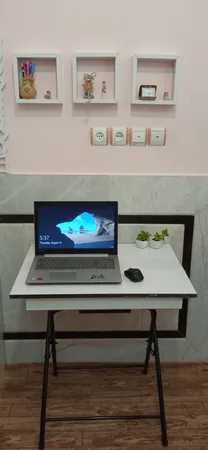 میز تحریر تاشو و تنظیم شو یاس سفید تک باکس دار