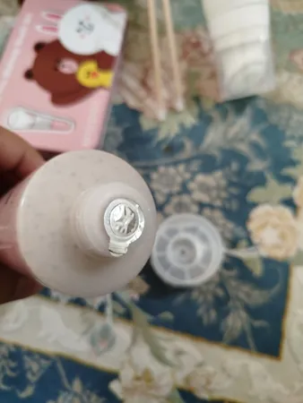 اسکراب لایه بردار صورت رینوزیت مدل blaser حجم 200 میلی لیتر