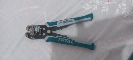 انبر سیم لخت کن اتوماتیک توتال مدل THT15246 سایز 210 میلی متر