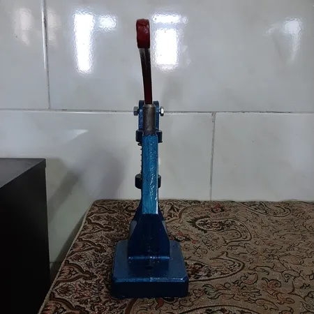 دستگاه پرس دکمه دی او کی مدل m01