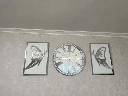 ساعت دیواری اِلِنسی مدل پروانه به همراه تابلو