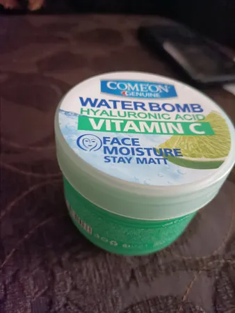 کرم آبرسان کامان سری واتربمب مدل VITAMIN C حجم 200 میلی‌لیتر