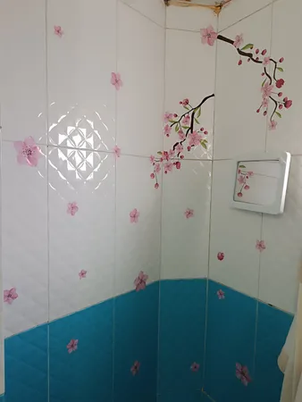 استیکر دیواری مدل شکوفه گیلاس کد 02