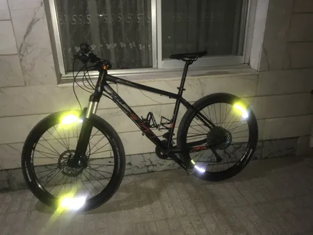 برچسب شبرنگ طوقه دوچرخه رفلکتر مدل 4P10Y بسته 4 عددی