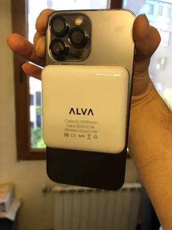 پاوربانک بی سیم آلوا مدل ym-545 ظرفيت 5000 ميلی آمپر ساعت