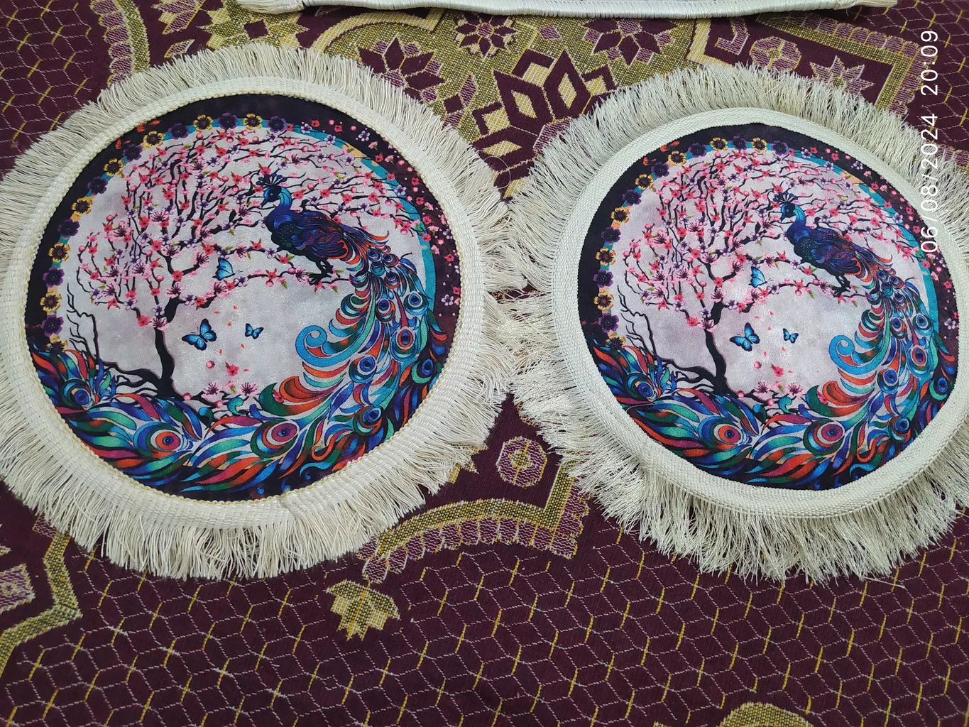 فرش ماشینی زانیس مدل فانتزی گرد طرح نئو کلاسیک