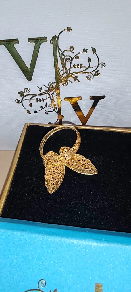 انگشتر طلا 18 عیار زنانه وی وی گلد گالری مدل پروانه‌ای 2046 سایز 54