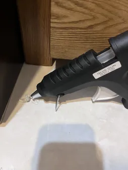 دستگاه چسب تفنگی مدل G-250 به همراه یک عدد چسب حرارتی بزرگ بصورت رایگان