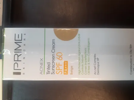 کرم ضدآفتاب رنگی پرایم، 60 SPF، مدل 02، مناسب پوست چرب و مختلط تنالیته رنگ متوسط و حجم 40 میلی‌لیتر، محافظت کننده در برابر اشعه UVA،IRو UVB، کنترل کننده ترشح سبوم، فاقد چربی و غیر کومدون‌زا، +++PA، پوشش دهنده جای جوش، با ماندگاری 3 ساعته