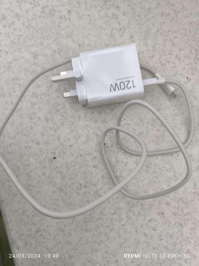 گوشی موبایل شیائومی مدل Redmi Note 13 Pro Plus 5G دو سیم کارت ظرفیت 512 گیگابایت و رم 12 گیگابایت به همراه شارژر