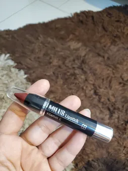 رژ لب مدادی میلوس شماره 37