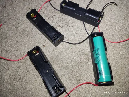 جا باتری لیتیوم مدل 18650 بسته 4 عددی