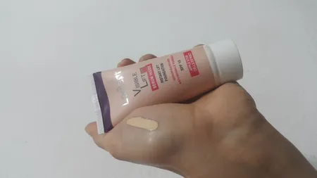 کرم پودر لورینت مدل Visible Lift شماره F1