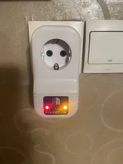 محافظ ولتاژ رادمان مدل ارت دار 30A