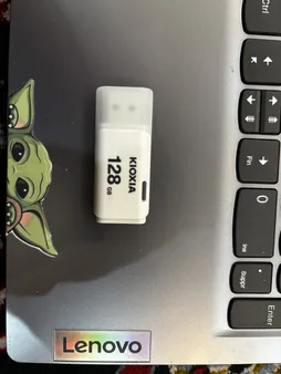 فلش مموری کیوکسیا مدل U202 ظرفیت 128 گیگابایت با رابط USB 2.0