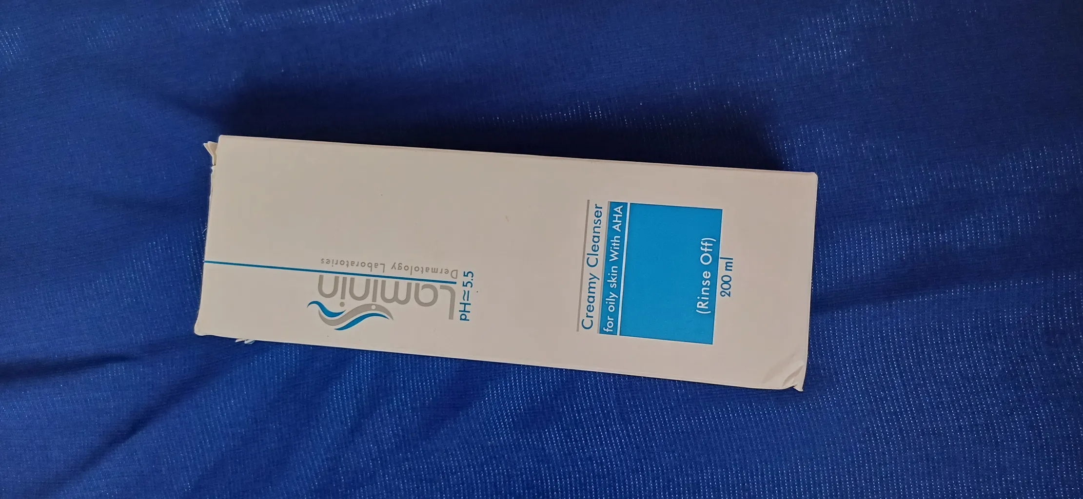 کرم شستشوی صورت رطوبت رسان لامینین مدل AHA مناسب پوست چرب حجم 200 میلی لیتر