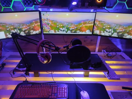 میکروفن کندانسر مدل Live Broadcast Equipment همراه با پایه تلسکوپی