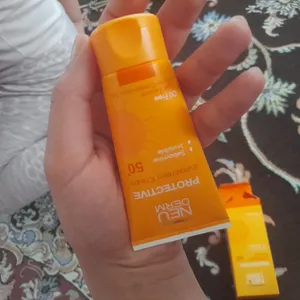 تجریه خرید کرم ضدآفتاب بی‌رنگ نئودرم مدل Highly Protective SPF50، مناسب پوست‌های چرب تا مختلط، حجم 50 میلی‌لیتر