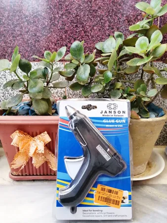 دستگاه چسب تفنگی مدل G-250 به همراه یک عدد چسب حرارتی بزرگ بصورت رایگان