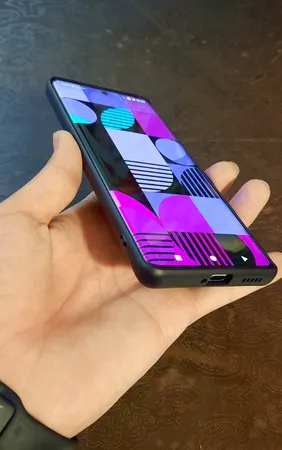 گوشی موبایل داریا مدل bond 5G دو سیم کارت ظرفیت 256 گیگابایت و رم 8 گیگابایت به همراه شارژر