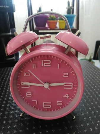 ساعت رومیزی مدل زنگ دار فلزی 102