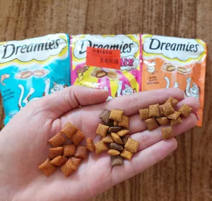 تجریه خرید غذای تشویقی گربه دریمز مدل Snack With Salmon وزن 60 گرم