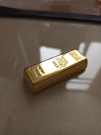 فلش مموری مدل Ultita-Bn طرح شمش طلا ظرفیت 8 گیگابایت