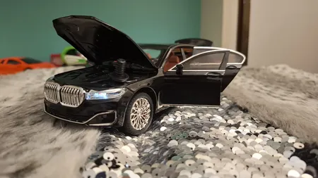 ماشین بازی مدل  BMW 760