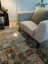 تجریه خرید میز جلو مبلی شیشه خم اطلس 12 میل طول 110 سانتی متر