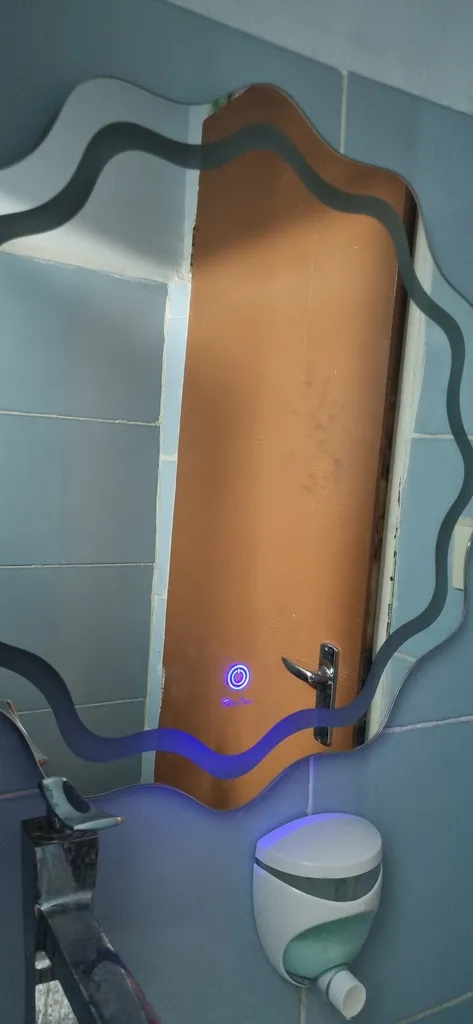 آینه سرویس بهداشتی تارا دکور مدل لمسی کد tc139