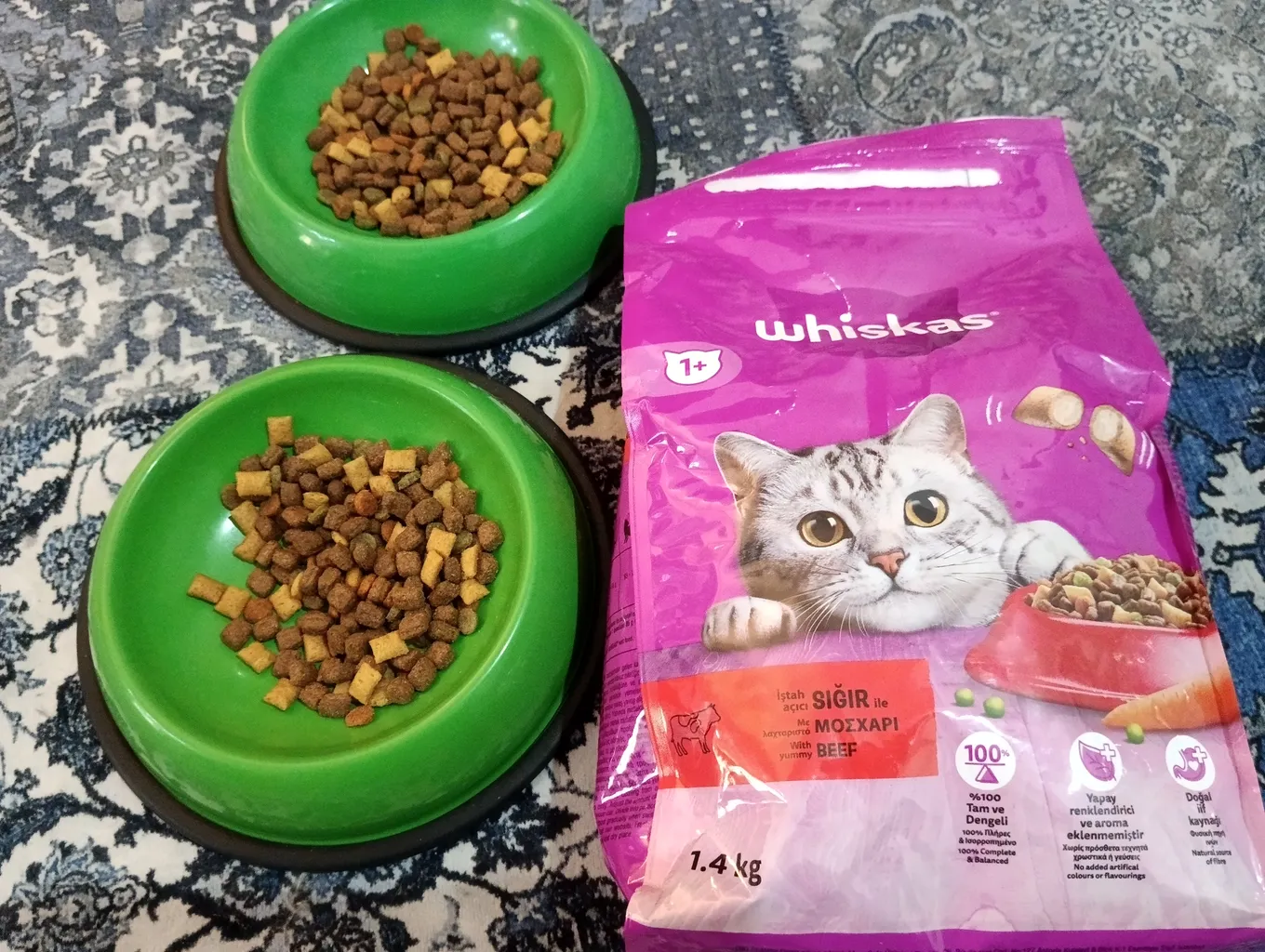 غذای خشک گربه بالغ ویسکاس مدل بیف وزن 1400 گرم