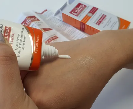 کرم ضد آفتاب و ضد لک بدون رنگ الارو SPF50 مدل Spot Solution محافظ UVA ،UVB، مناسب انواع پوست تحت لیسانس حجم 40 میلی‌لیتر