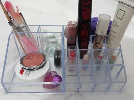 استند لوازم آرایشی مدل Ro01