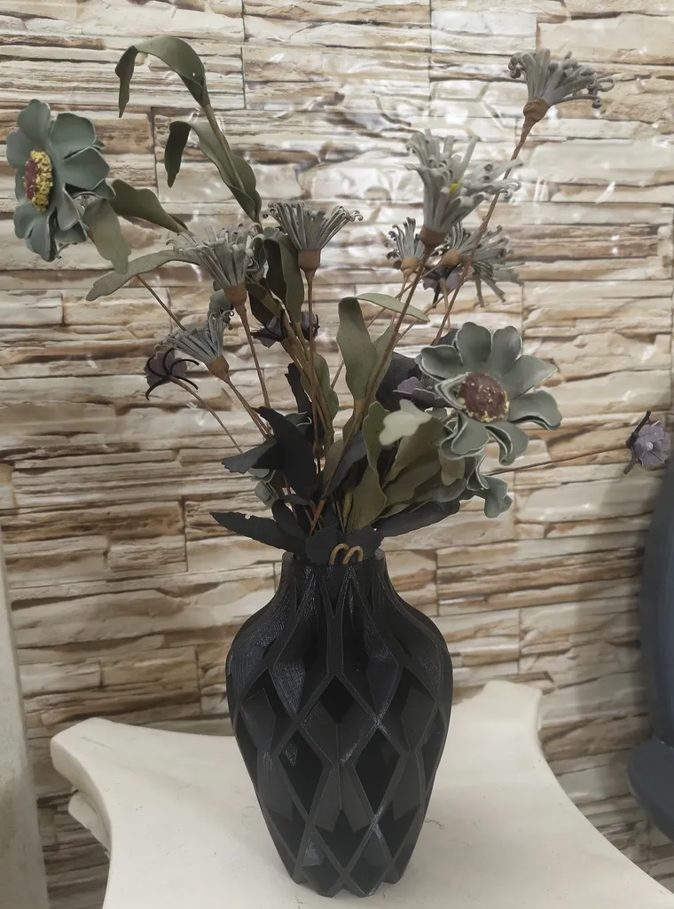 گلدان دکوری مدل وینا