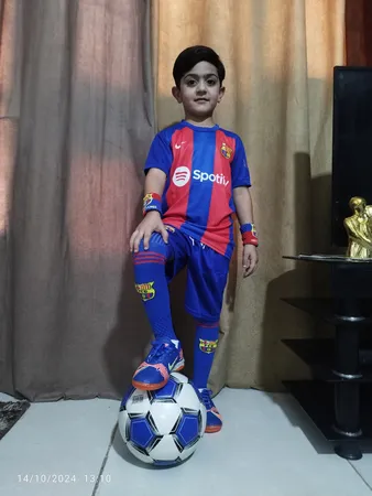 ست شش تکه لباس ورزشی پسرانه مدل بارسلونا طرح لواندوفسکی2024