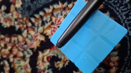 قلم لمسی و پایه نگهدارنده موبایل کد SKJMRJNM002369