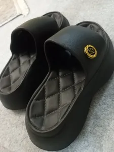 تجریه خرید دمپایی زنانه مدل لژدار WH.4181