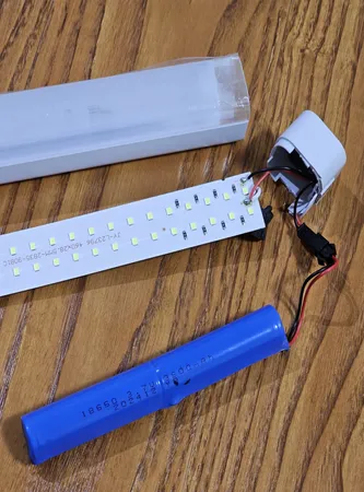 چراغ اضطراری دی پی مدل +ER با نور مهتابی