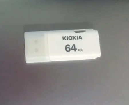 فلش مموری کیوکسیا مدل U202 ظرفیت 64 گیگابایت