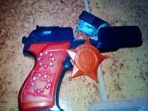 تجریه خرید تفنگ اسباب بازی گلدن گان مدل naabsell32