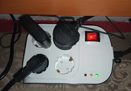 محافظ ولتاژ پارت الکتریک مدل PE8792