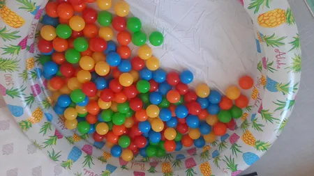 توپ استخر مدل شادی بسته 100 عددی سایز C