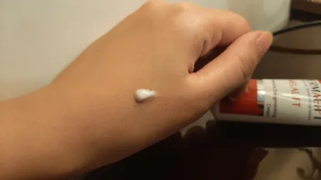 کرم روشن کننده صورت درمالیفت مدل Melalift مناسب انواع پوست حجم 40 میلی لیتر