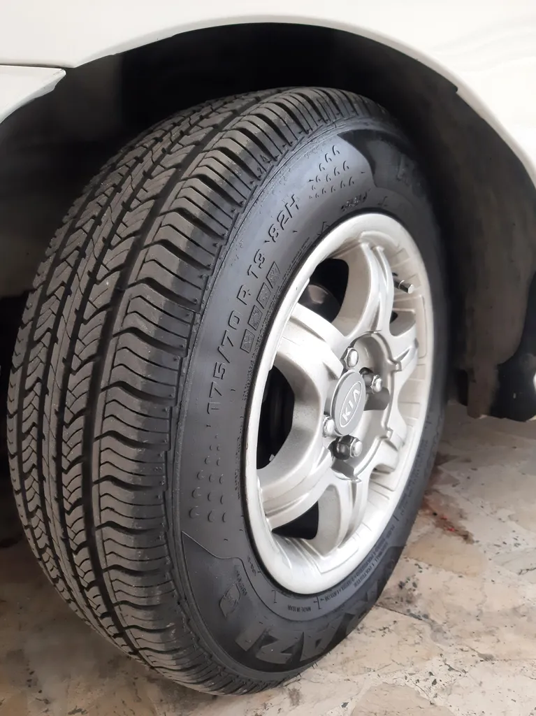 لاستیک خودرو رازی تایر مدل RG414 سایز 175/70/13 - تک حلقه